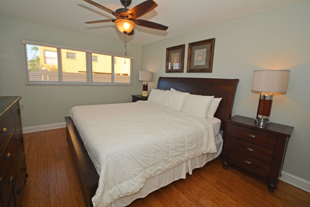 Suite, 2 Bedrooms, Kitchen - Bathroom