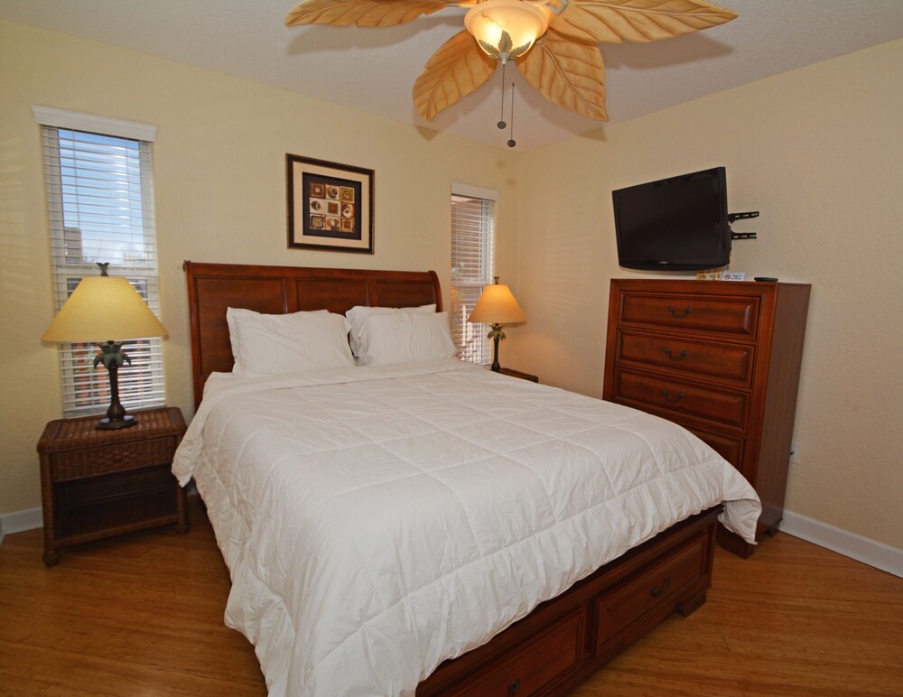 Condo, 2 Bedrooms, Kitchen - Guestroom