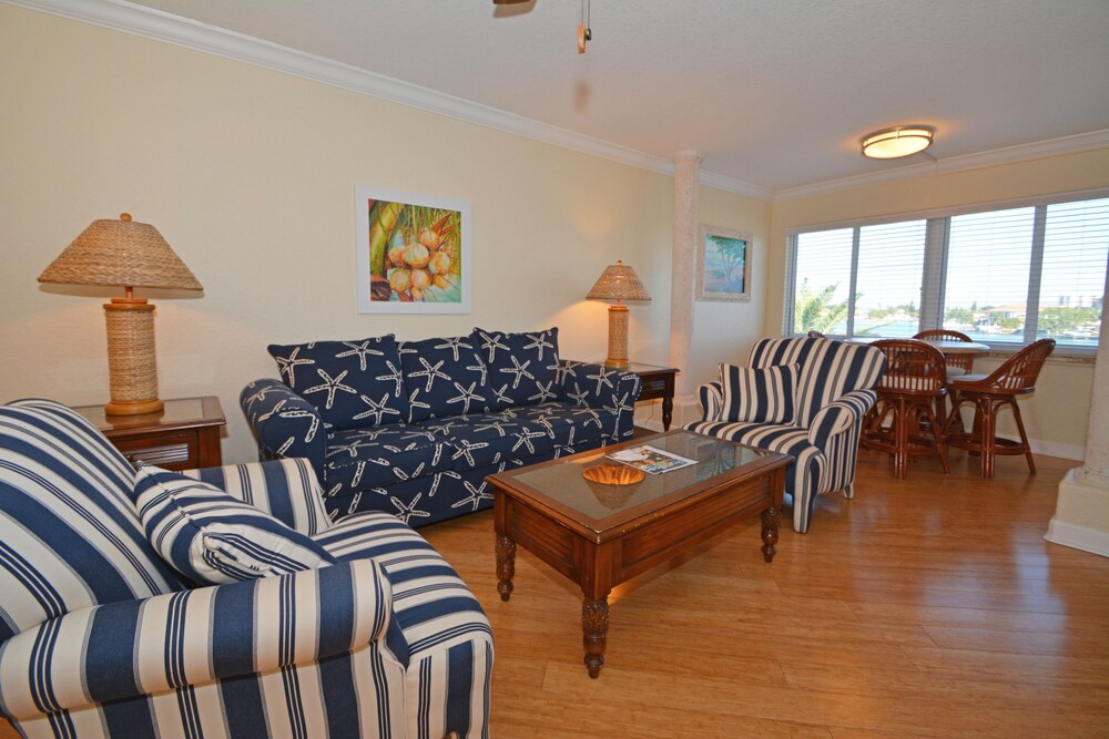 Condo, 2 Bedrooms, Kitchen - Living Area
