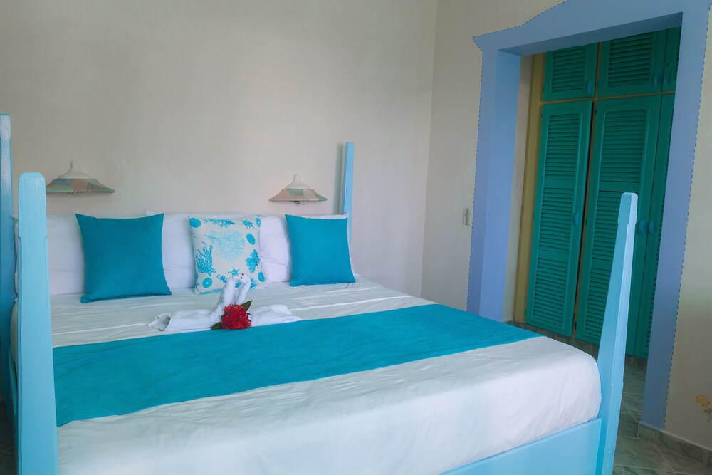 Deluxe Room, 2 Bedrooms - Guestroom