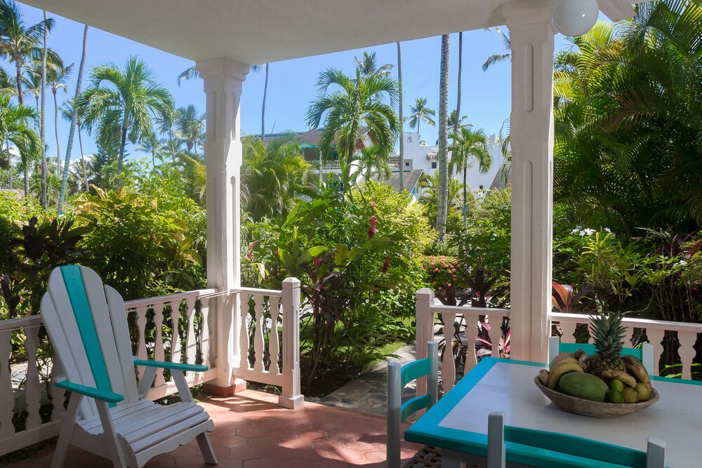 Deluxe Room, 1 Queen Bed - Terrace/Patio