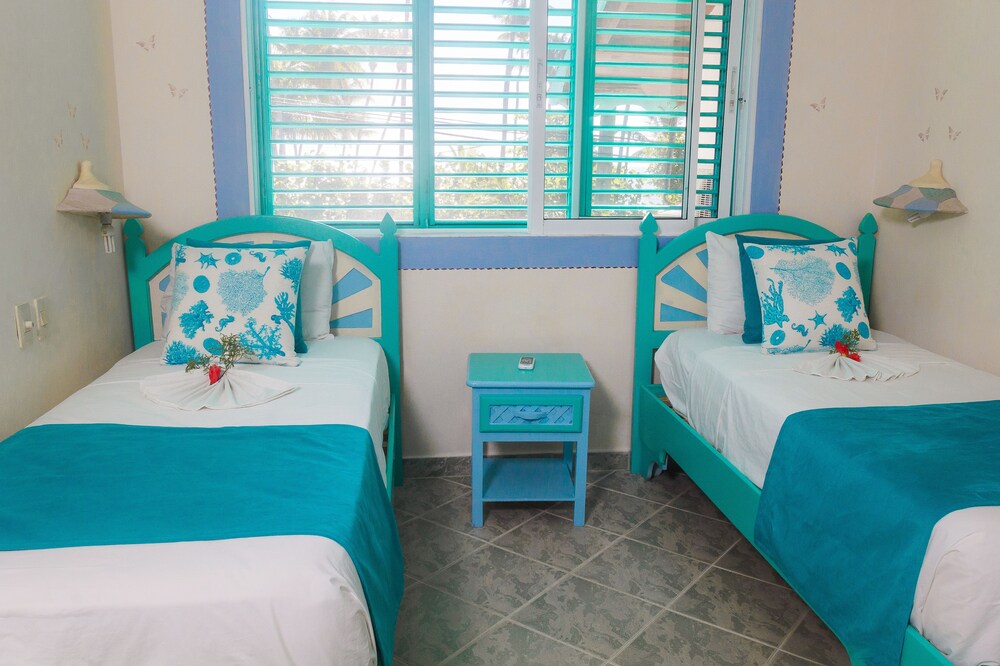 Deluxe Room, 2 Bedrooms - Guestroom