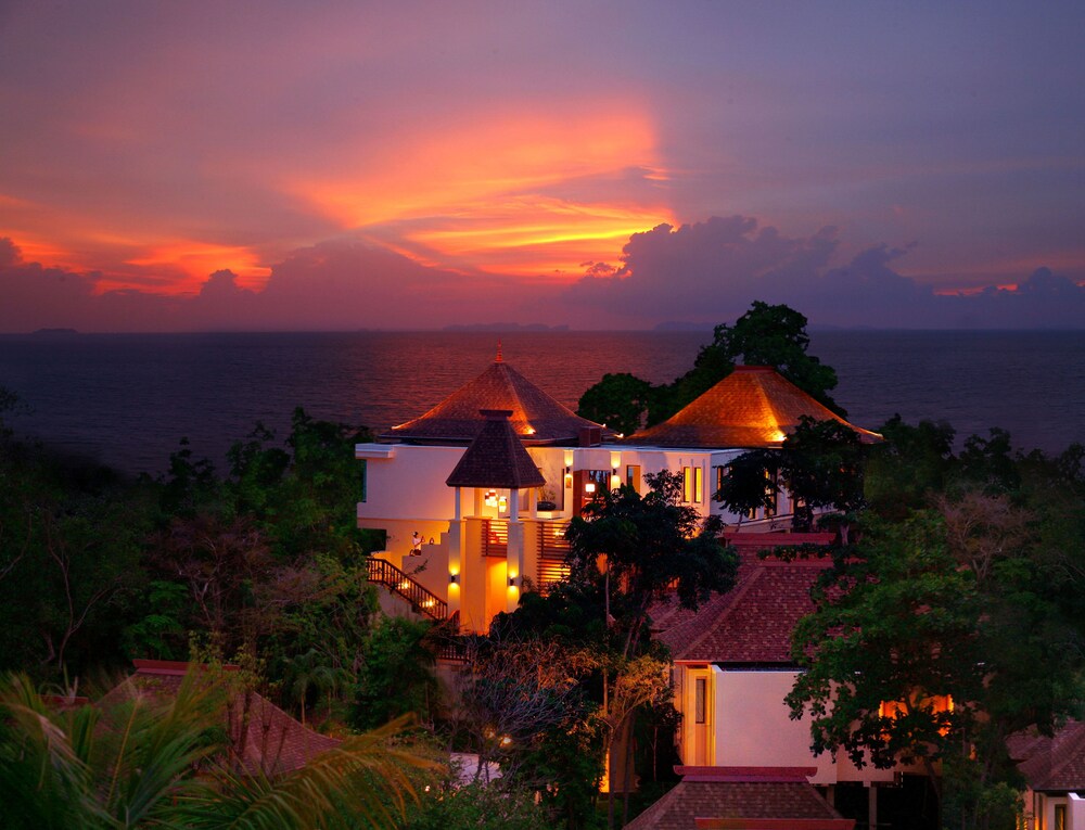 Hotel Front - Evening/Night