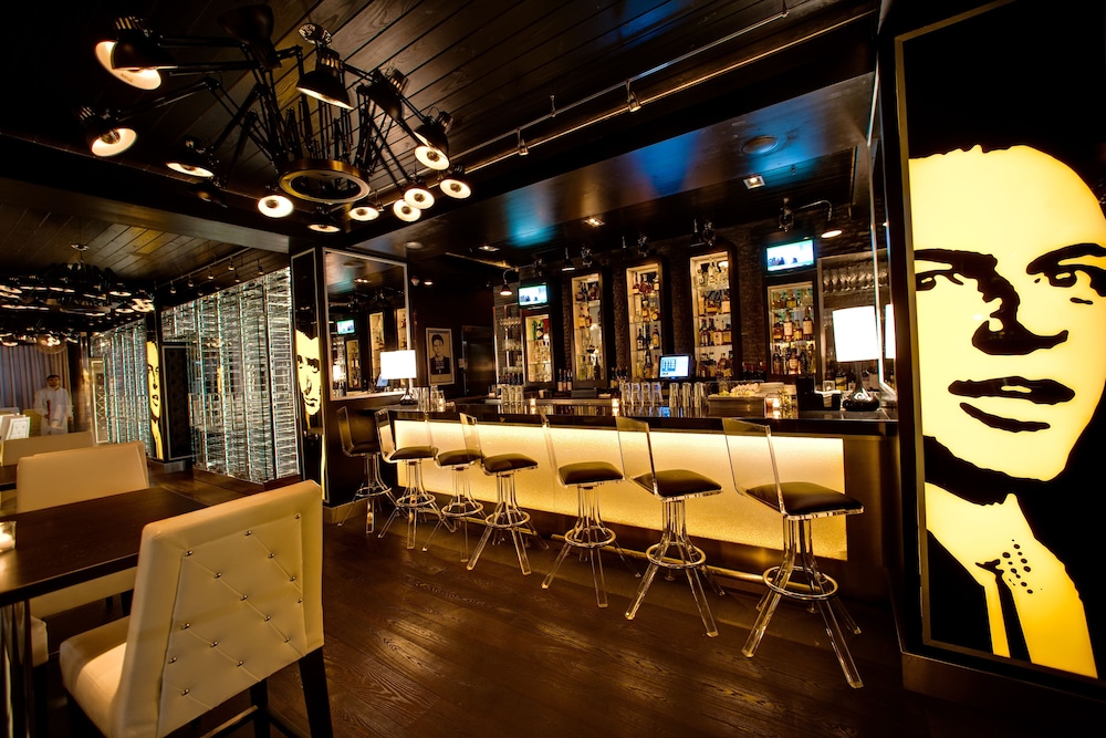 Hotel Lounge