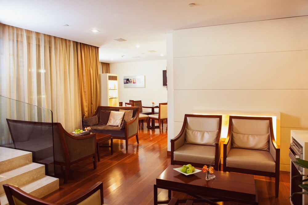 Executive Lounge