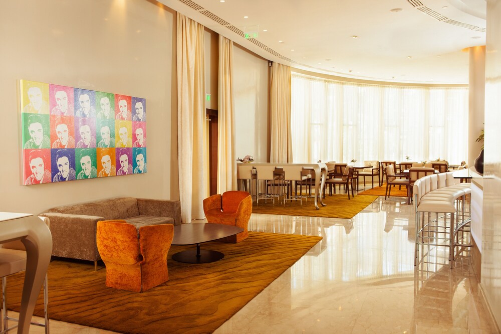 Hotel Bar