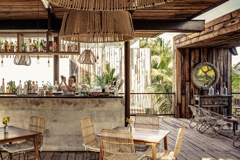 Hotel Bar