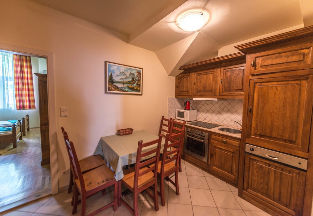 객실 내 식사 (Apartment for 6 people)