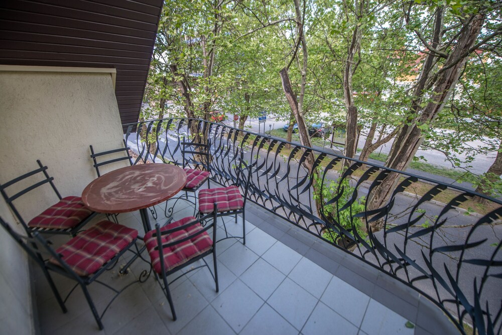 발코니 (Apartment for 6 people)