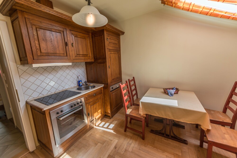 객실 내 식사 (Apartment for 2 people)