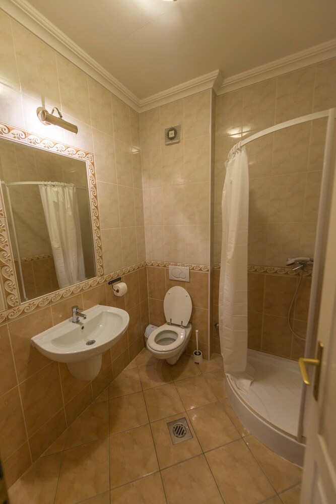 욕실 (Apartment for 6 people)
