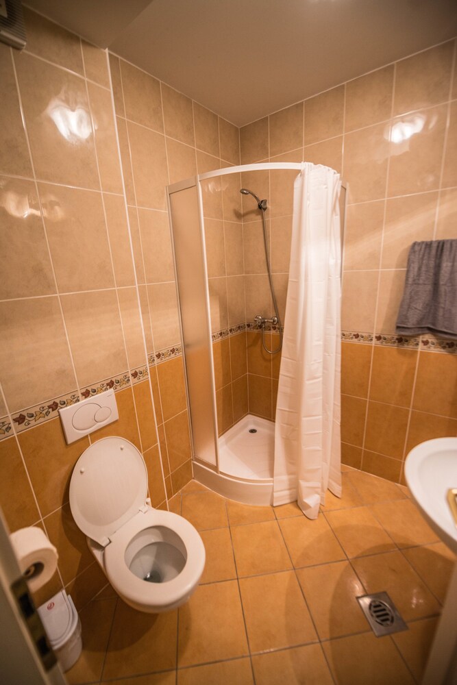 욕실 (Apartment for 6 people)