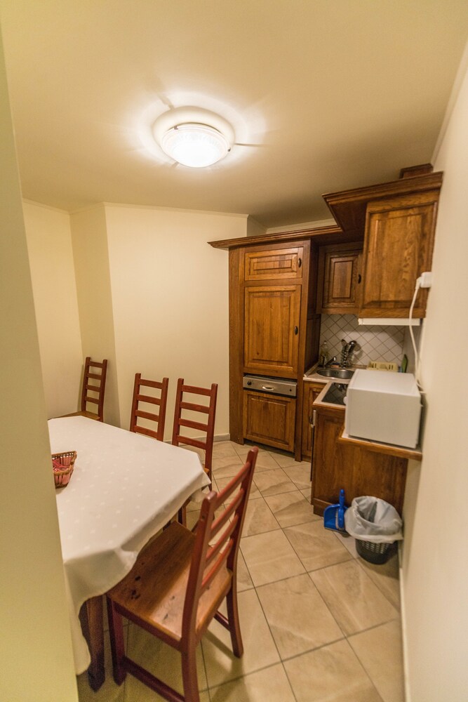 객실 내 식사 (Apartment for 6 people)
