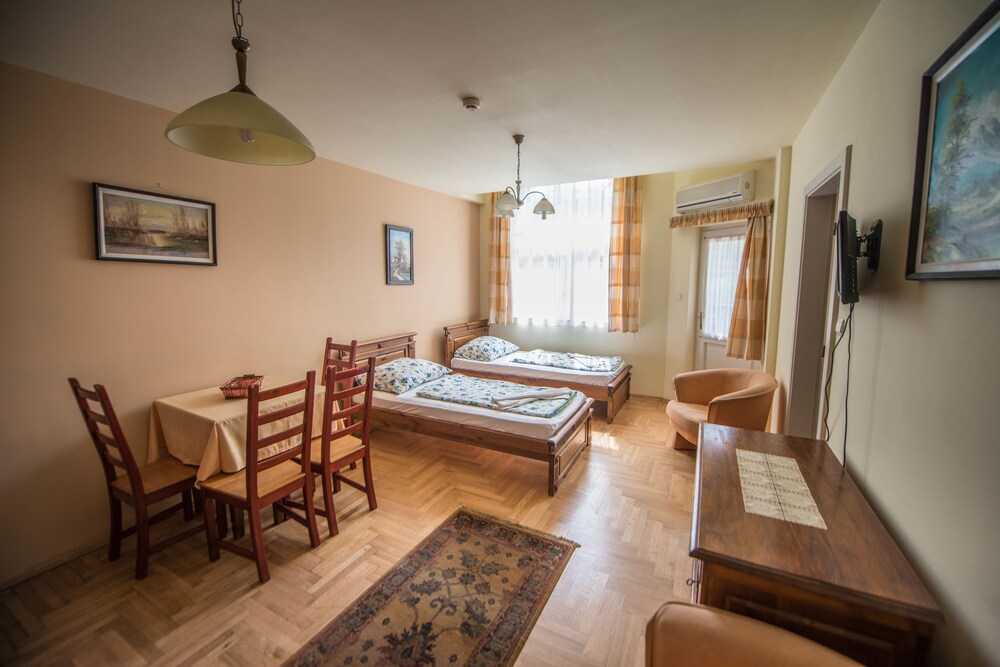 객실 (Apartment for 4 people)