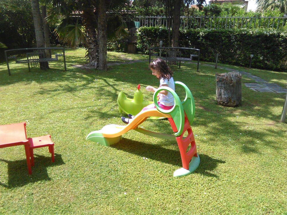Childrens Play Area - Outdoor