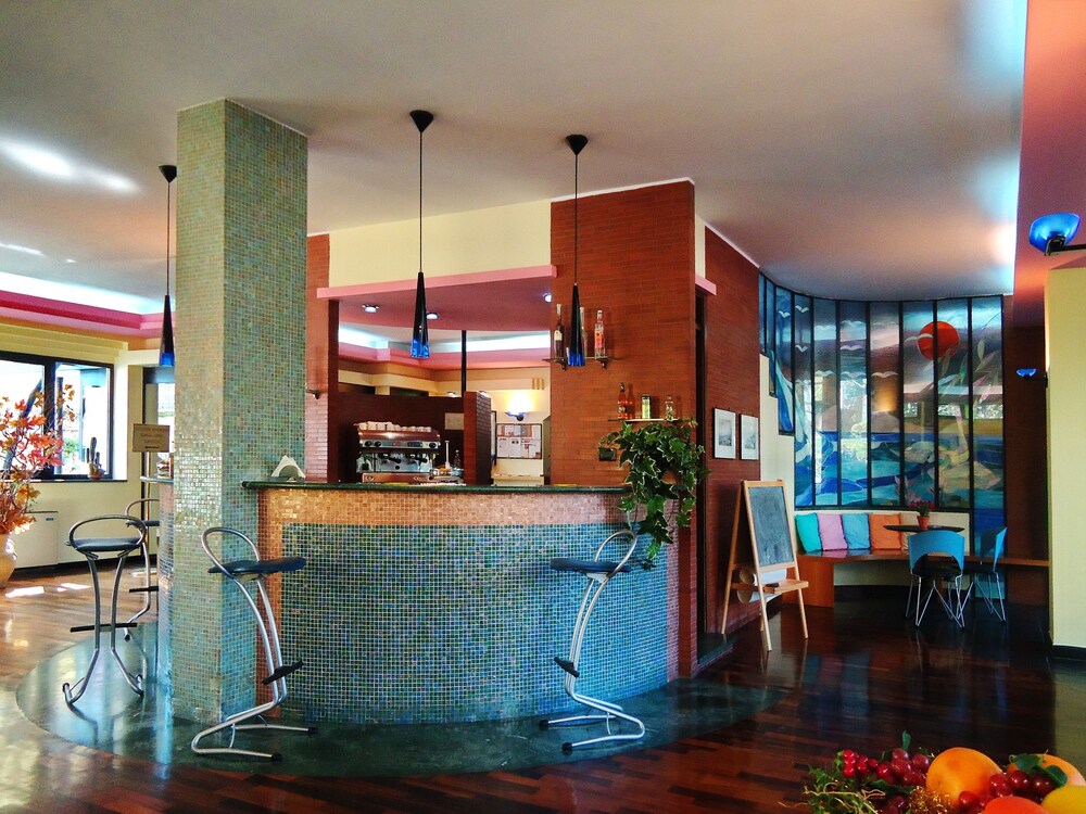 Hotel Bar