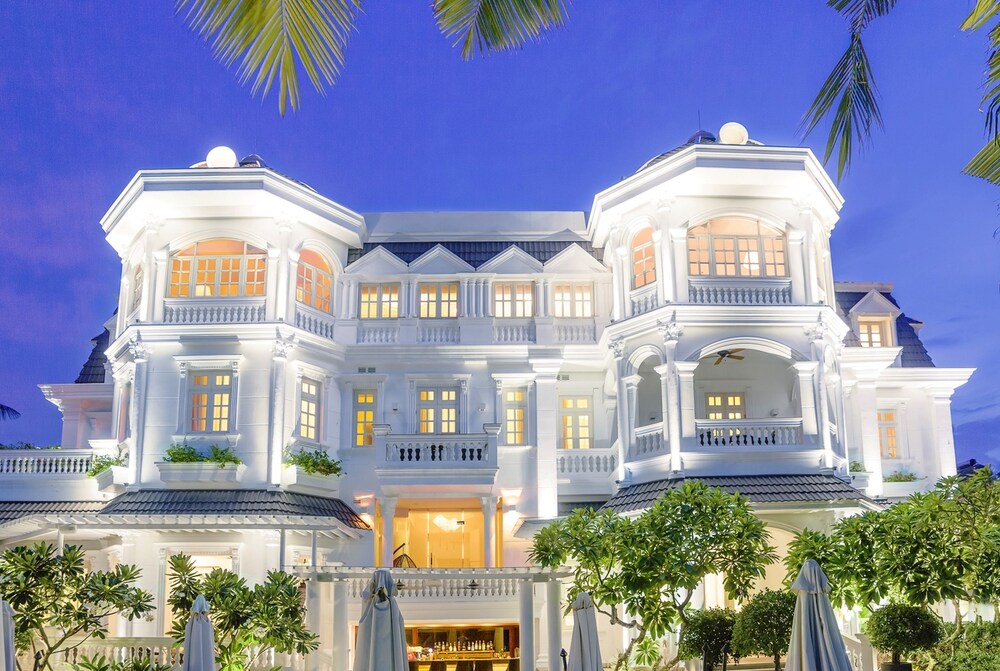 Hotel Front - Evening/Night