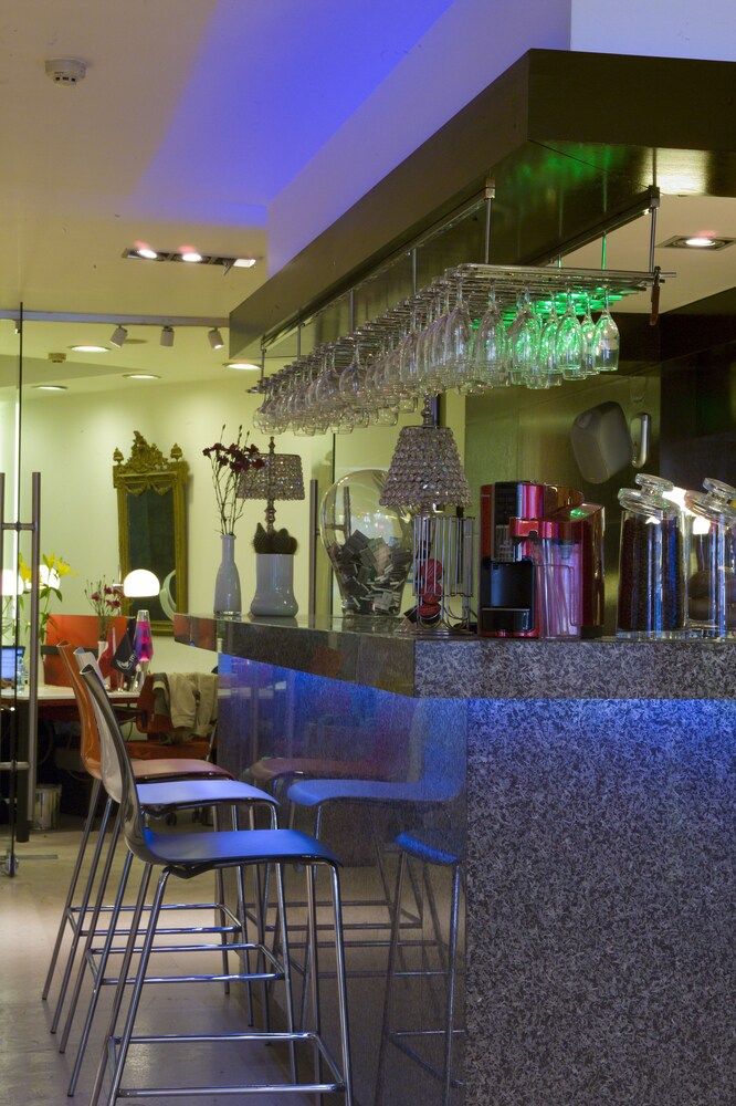 Hotel Bar