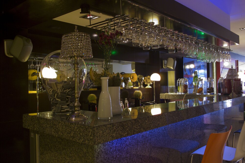 Hotel Bar