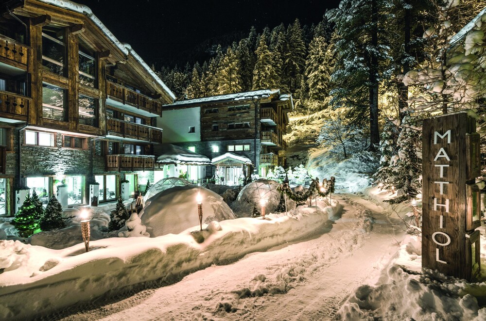 Hotel Front - Evening/Night