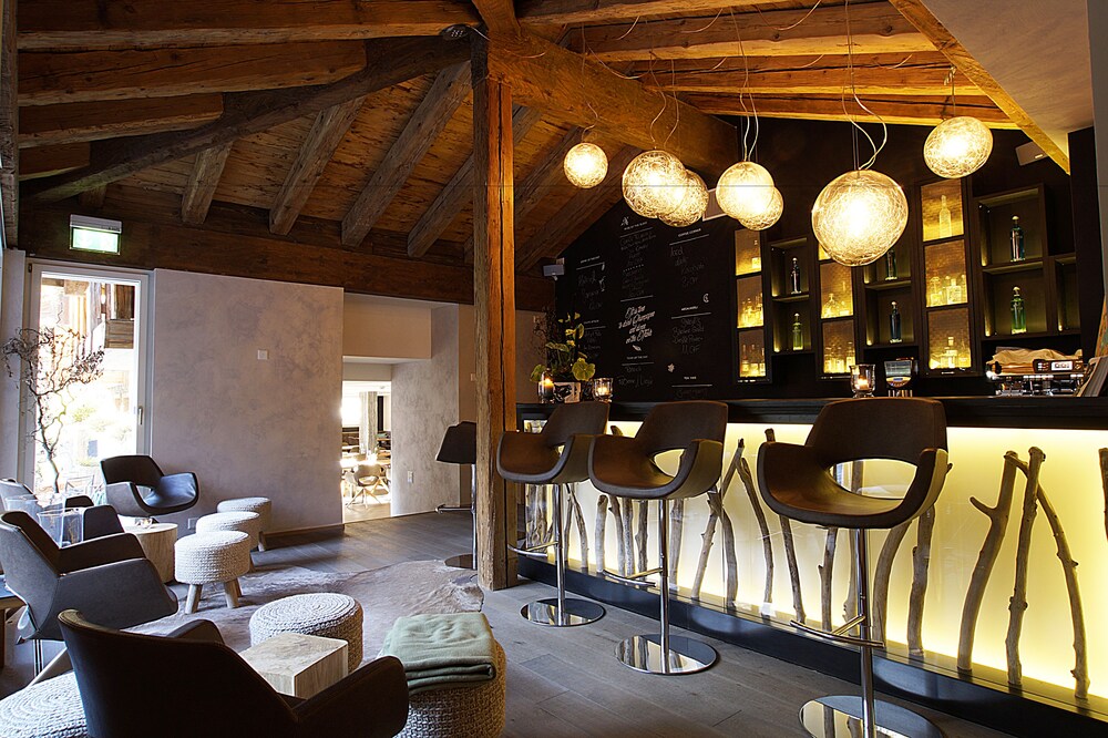 Hotel Bar