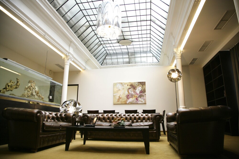 Lobby-Lounge