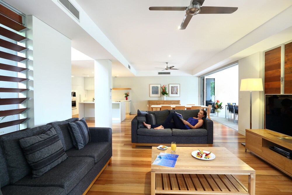 Enclave Luxury Villa - Living Room
