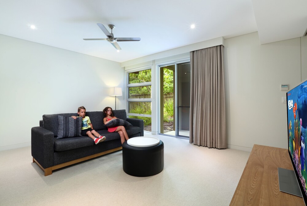 Enclave Luxury Villa - Living Room