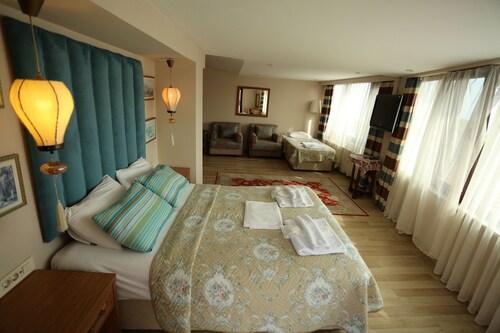 Tashkonak Studio Suites