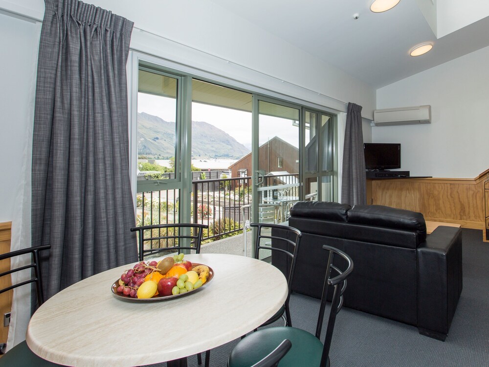 2 Bedroom Apartment - Guestroom