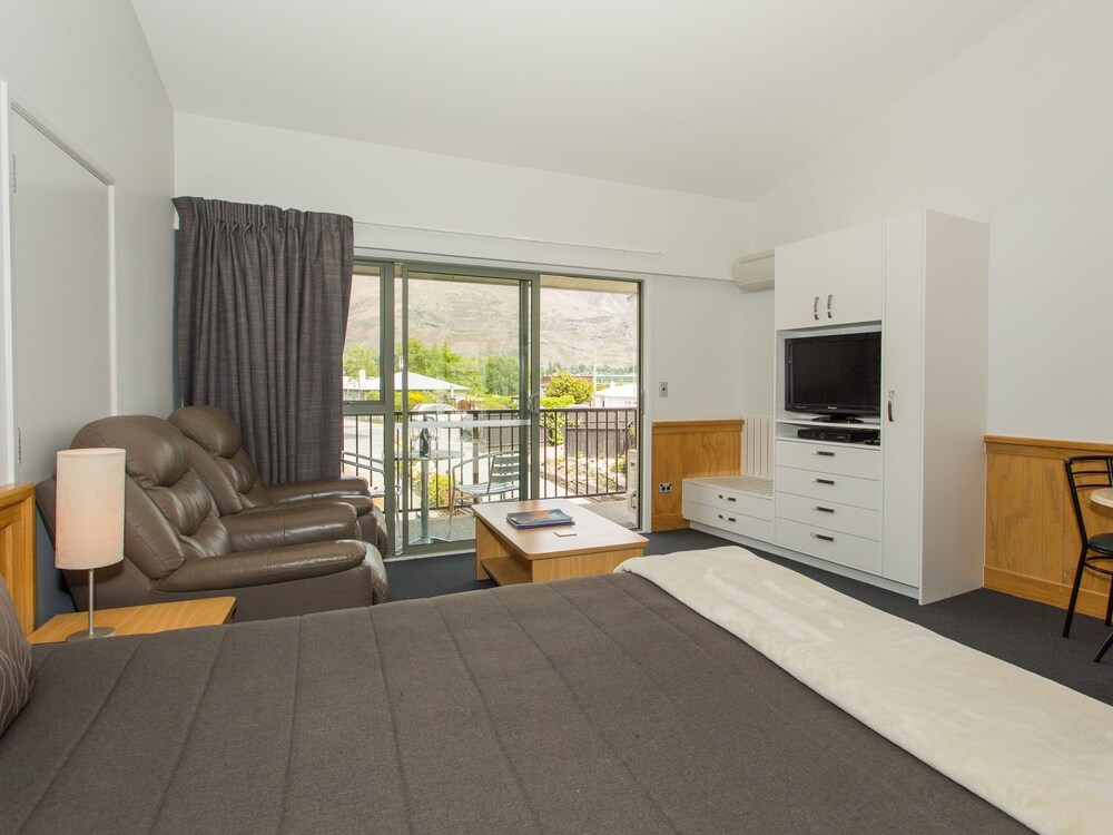 Studio Apartment - Guestroom