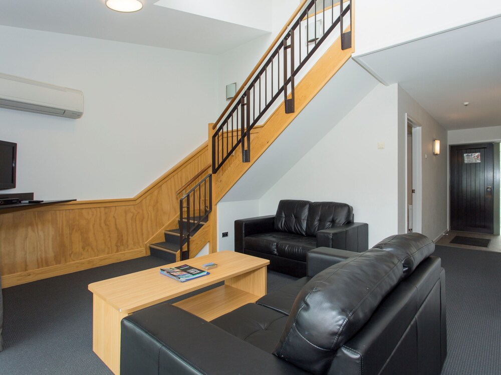 2 Bedroom Apartment - Guestroom