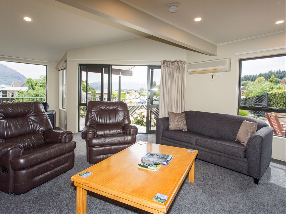 3 Bedroom Townhouse - Living Room