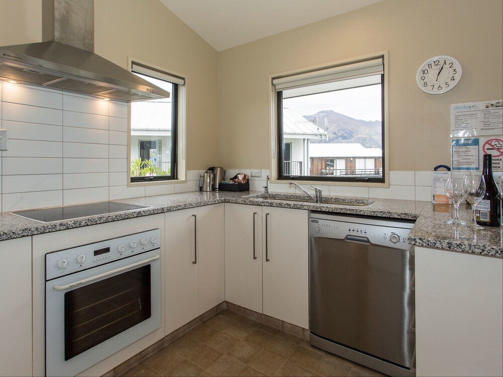 3 Bedroom Townhouse - In-Room Kitchen