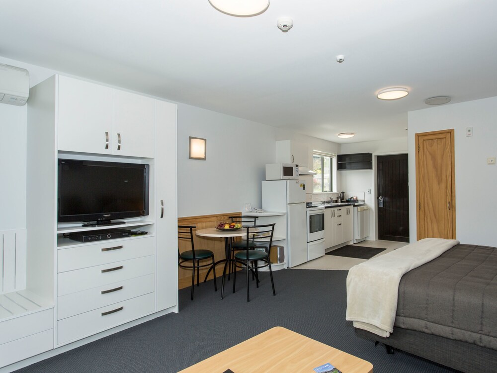 Studio Apartment - Guestroom