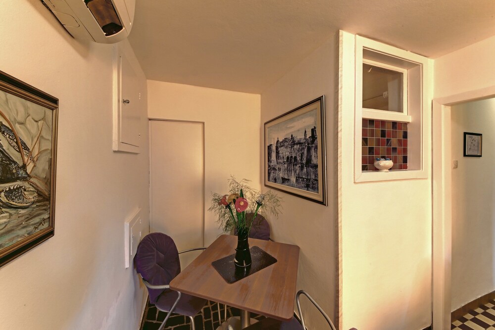 Comfort Apartment, 2 Bedrooms, Terrace, Garden View (for 4 people) - Living Area