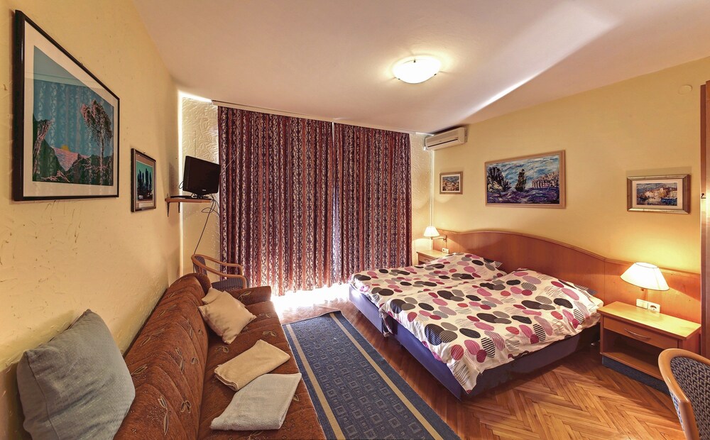 Panoramic Apartment, Balcony (for 5 people) - Guestroom