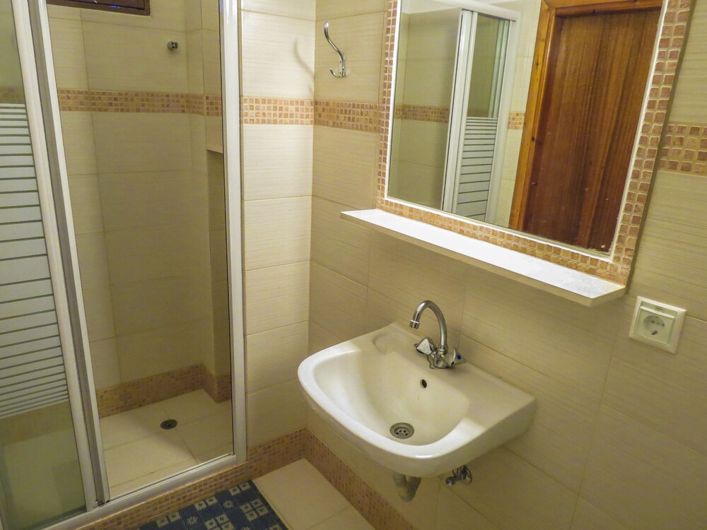 Standard Room - Bathroom