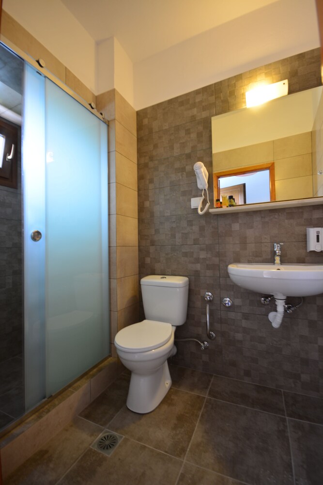 Standard Room - Bathroom