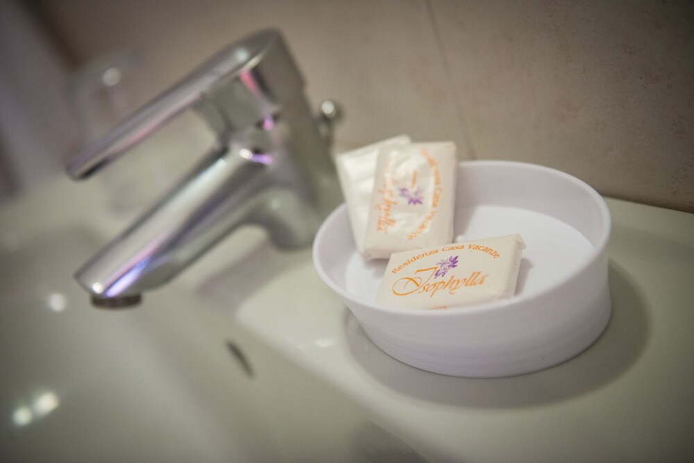 Studio - Bathroom