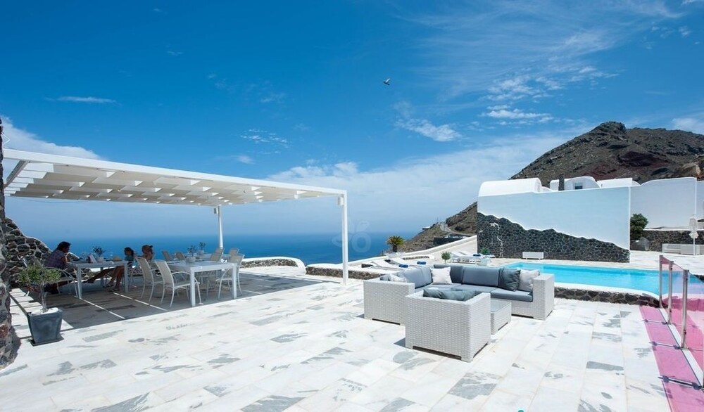 Poolside Bar