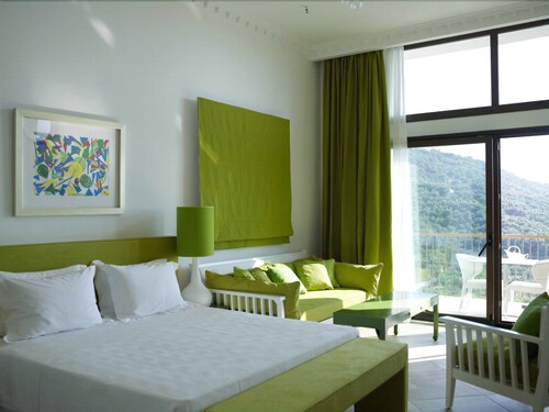 Deluxe Double Room, Sea View - Guestroom