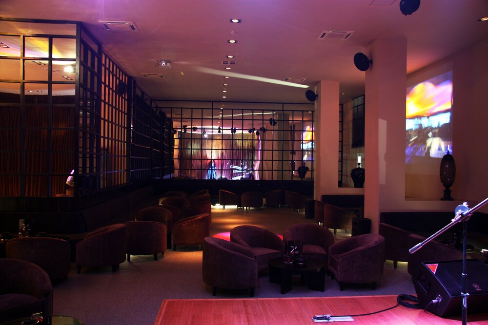 Hotel Bar