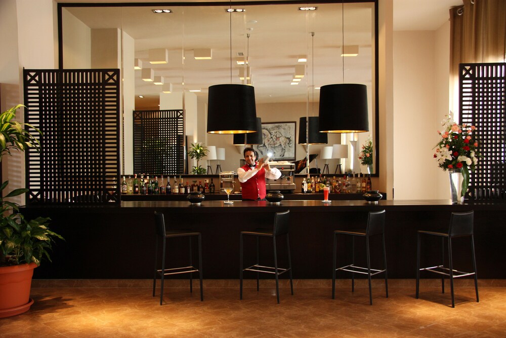 Hotel Bar