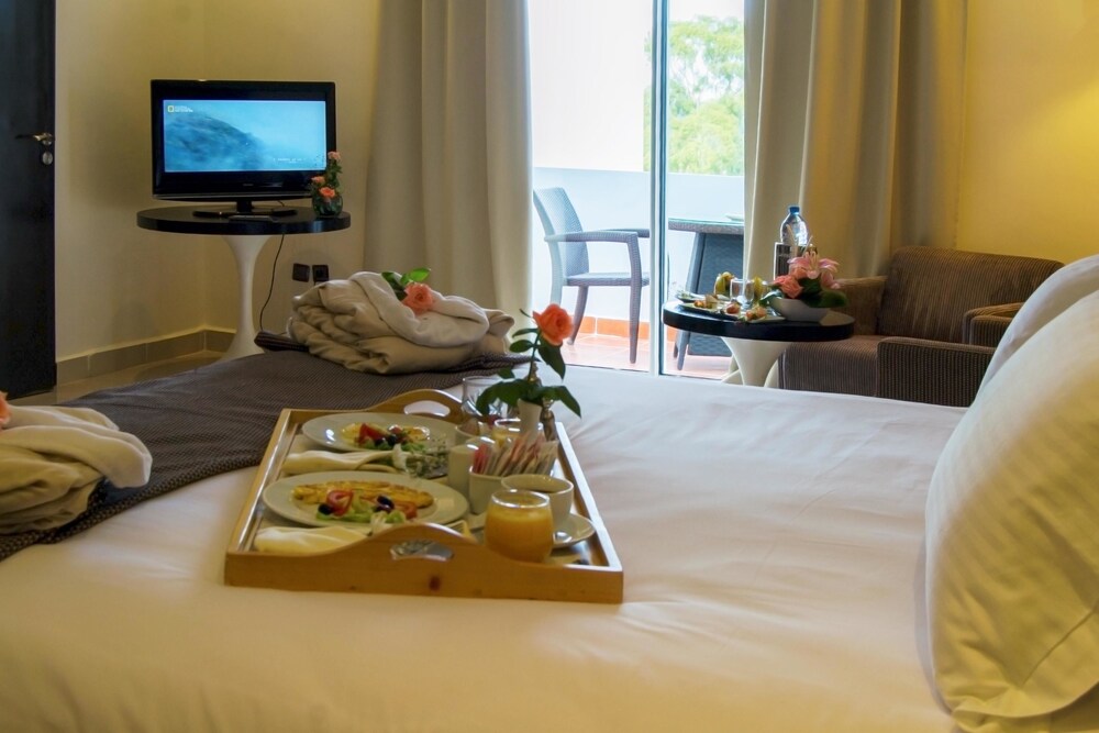Room Service - Dining