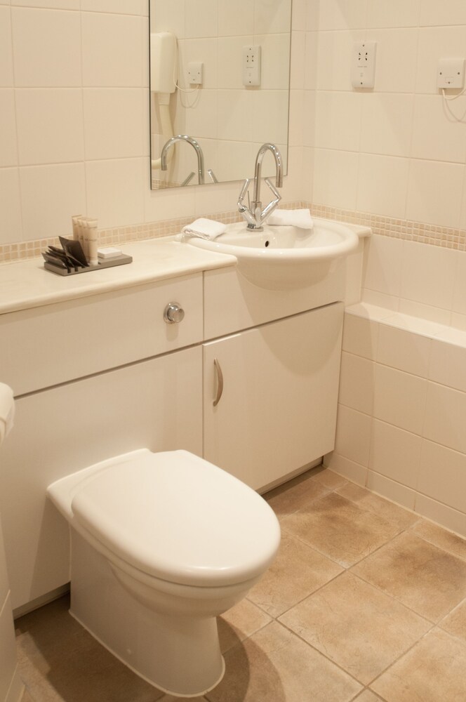 Apartment, 2 Bedrooms - Bathroom