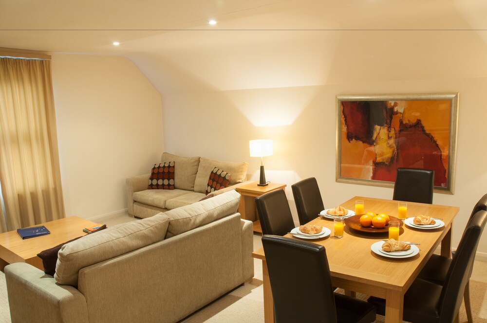 Apartment, 3 Bedrooms - Living Room