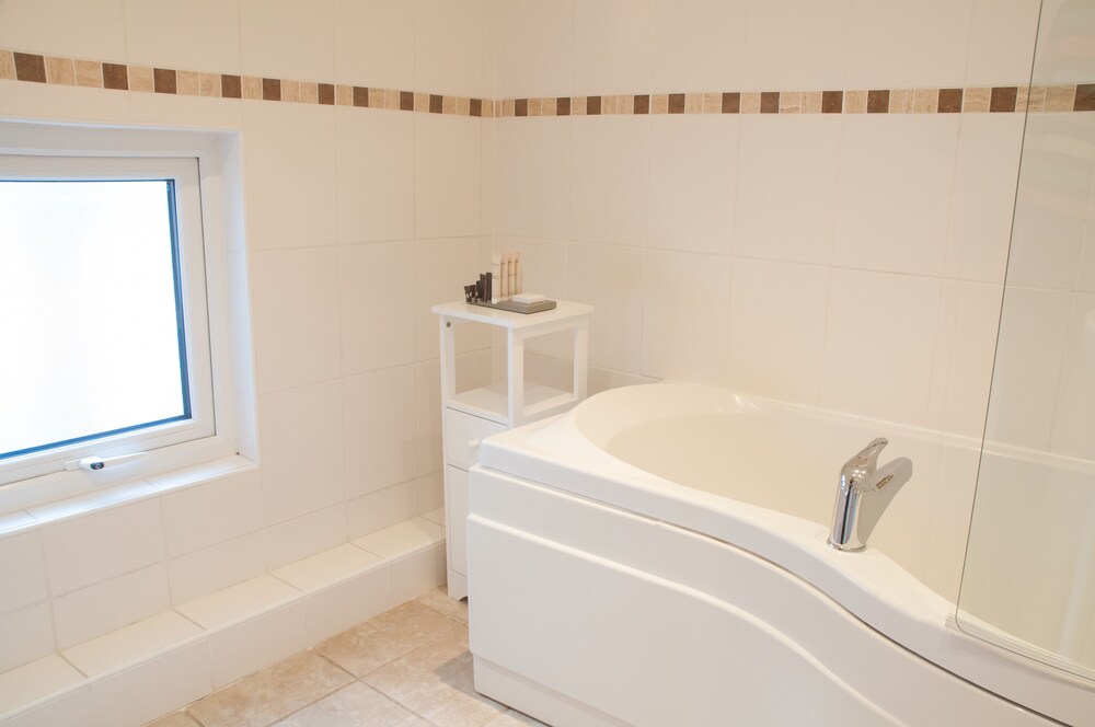 Apartment, 3 Bedrooms - Bathroom