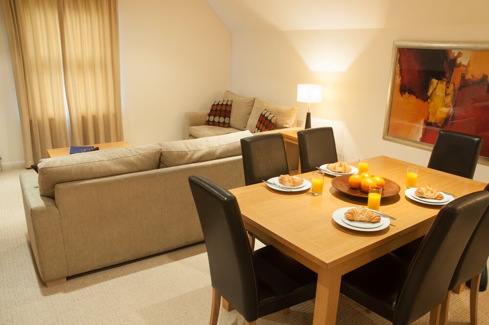 Apartment, 3 Bedrooms - Living Room