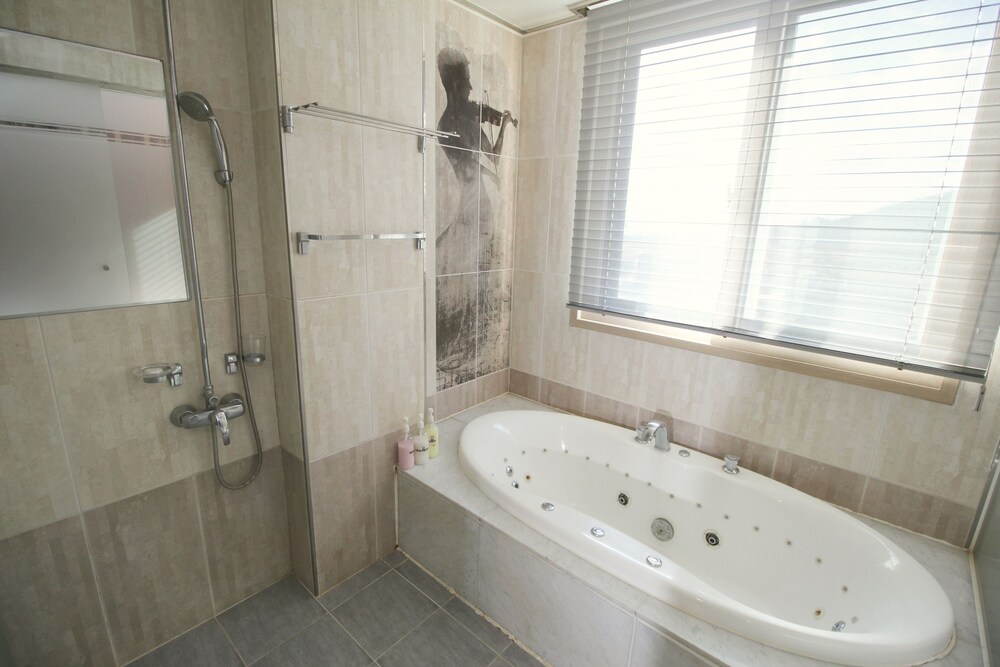 Jetted Tub